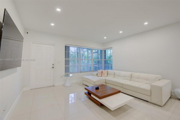 1125 99th St #12 Bay Harbor Islands, FL 33154