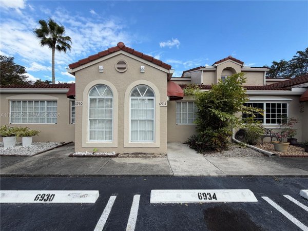 6934 NW 166th Ter #1402 Miami Lakes, FL 33014