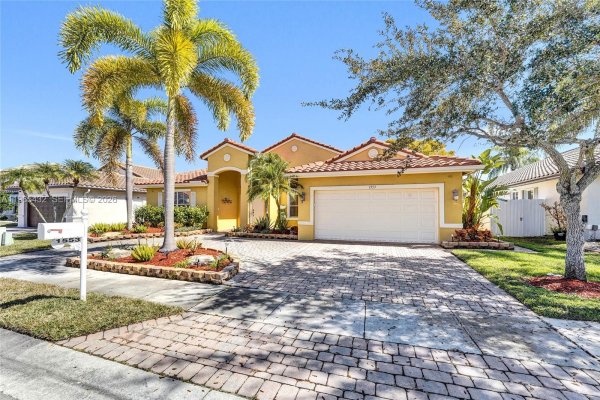 1553 SW 191st Ave Pembroke Pines, FL 33029