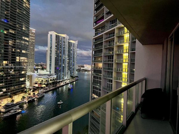 475 Brickell Ave #1715 Miami, FL 33131