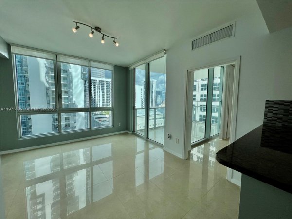 300 S Biscayne Blvd #T-3011 Miami, FL 33131