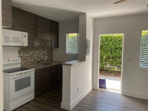 479 SW 3rd St #4 Miami, FL 33130