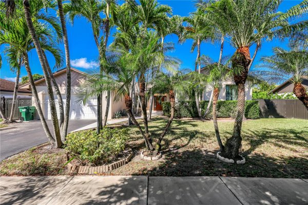 11541 SW 100th St Miami, FL 33176