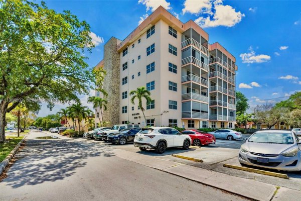 1830 Dixieanna St #102 Hollywood, FL 33020