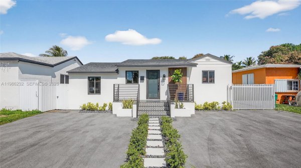 3135 SW 7th St Miami, FL 33135