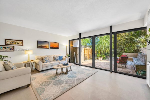 7018 SW 53rd Ln Miami, FL 33155