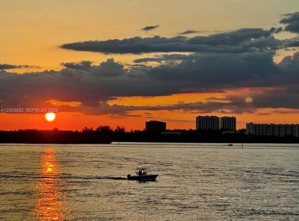 286 Bal Bay Dr #2B Bal Harbour, FL 33154