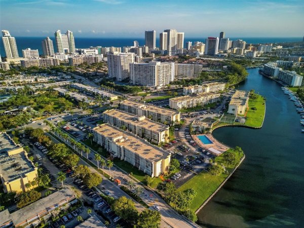 601 Three Iss Blvd #314 Hallandale Beach, FL 33009