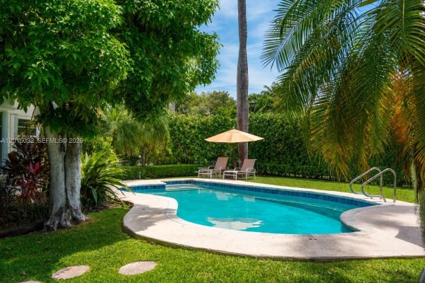 363 S Hibiscus Dr Miami Beach, FL 33139