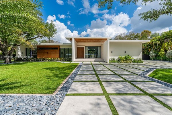 7825 SW 128th St Pinecrest, FL 33156