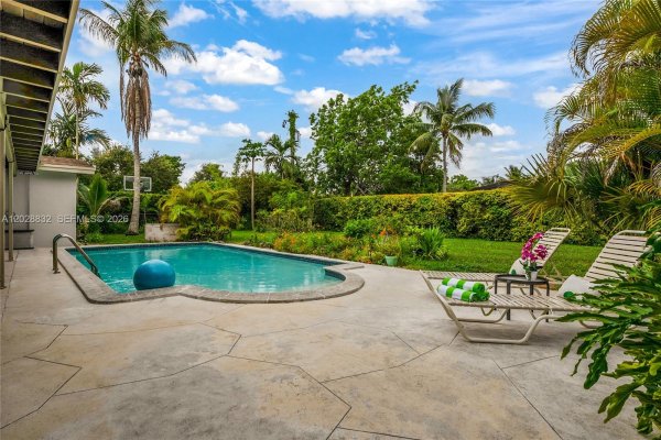 16420 SW 81st Ave Palmetto Bay, FL 33157
