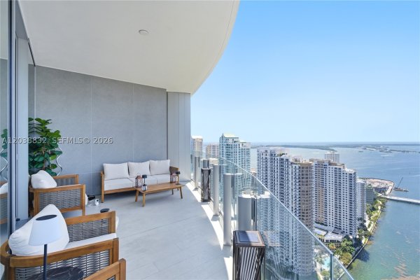 300 Biscayne Blvd Way #4007W Miami, FL 33131