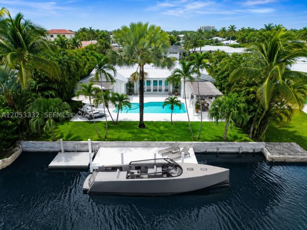 2273 Bayview Ln North Miami, FL 33181