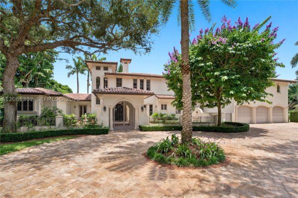 9501 Kerwood Ct Coral Gables, FL 33156