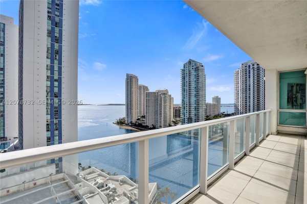300 S Biscayne Blvd #T-1816 Miami, FL 33131