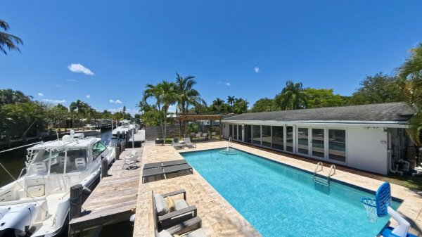 1704 SW 4th Fort Lauderdale, FL 33312