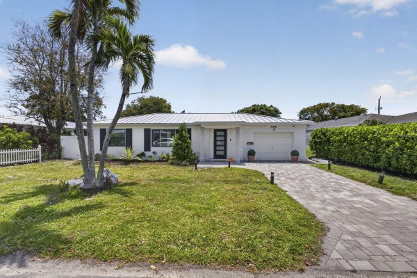 326 Alhambra West Palm Beach, FL 33405