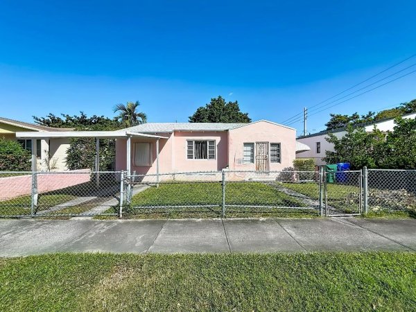 511 NW 46th St Miami, FL 33127