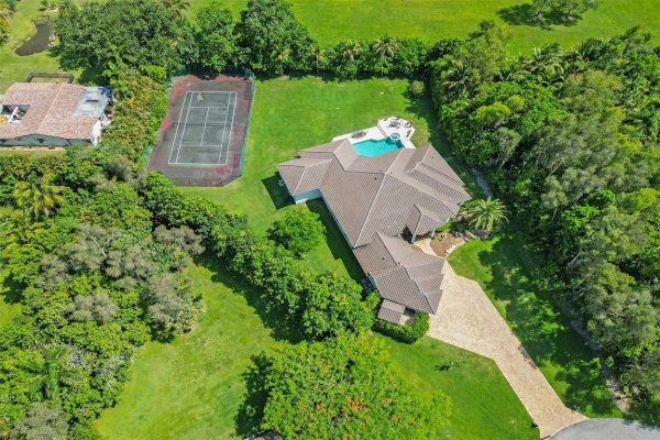 11720 NW 9th St Plantation, FL 33325