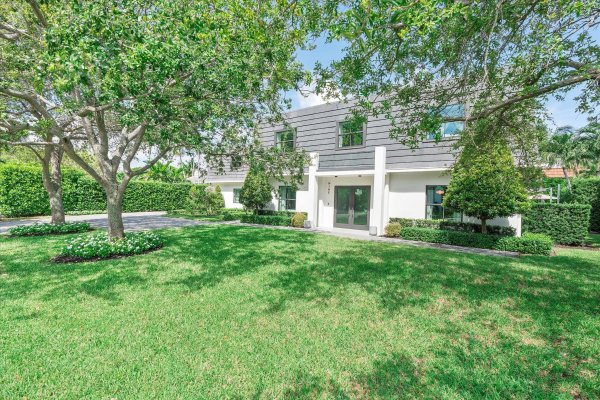 9 Tahoe Ln Sea Ranch Lakes, FL 33308