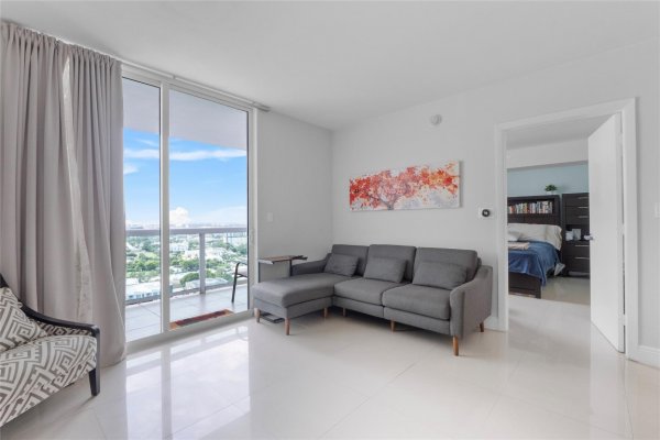 1800 N Bayshore #2402 Miami, FL 33132