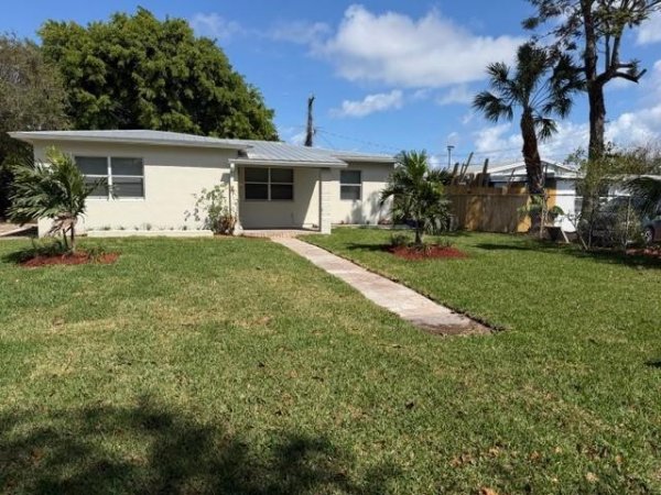 141 SE 7th Boynton Beach, FL 33435