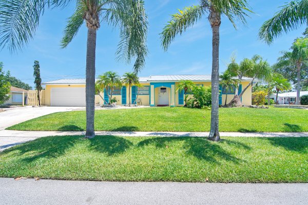 360 Saturn Ave Tequesta, FL 33469