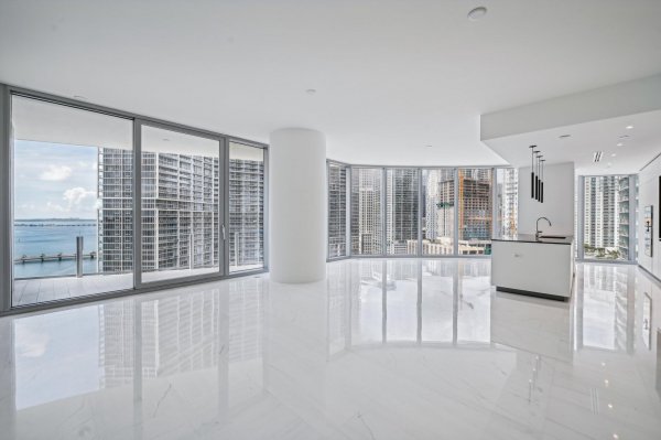 300 Biscayne Blvd #1907 Miami, FL 33131