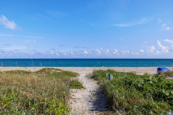 2778 S Ocean Blvd #203s Palm Beach, FL 33480