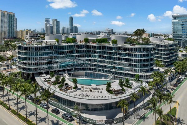 1 Collins Ave #401 Miami Beach, FL 33139 1 Collins Ave #401 Miami Beach, FL 33139