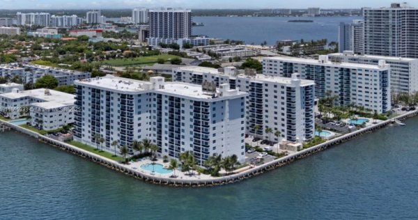 7525 E Treasure Dr #316 North Bay Village, FL 33141