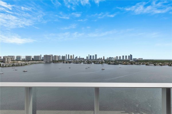 17111 Biscayne Blvd #1709 North Miami Beach, FL 33160