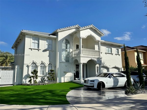 8521 NW 162nd St Miami Lakes, FL 33016