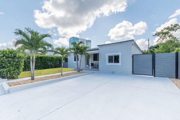 260 NE 46th St Miami, FL 33137
