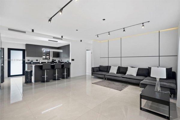 1101 N 14th Ave Hollywood, FL 33020