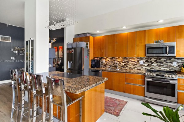 18061 Biscayne Blvd #PH01 Aventura, FL 33160