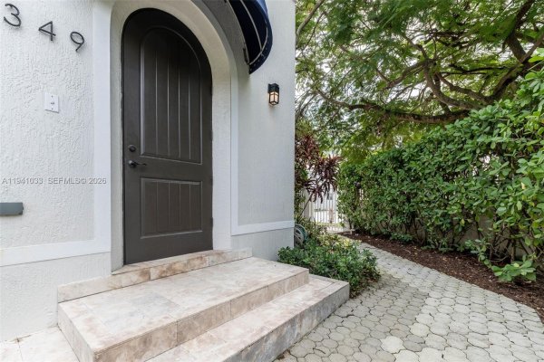 349 Madeira Ave #349 Coral Gables, FL 33134