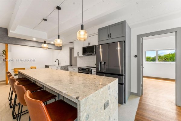 645 NE 121st St #302 North Miami, FL 33161