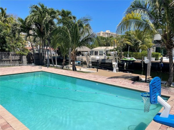 13205 Ortega Ln North Miami, FL 33181