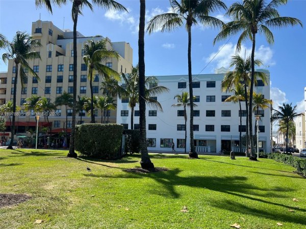 1390 Ocean Dr #101 Miami Beach, FL 33139