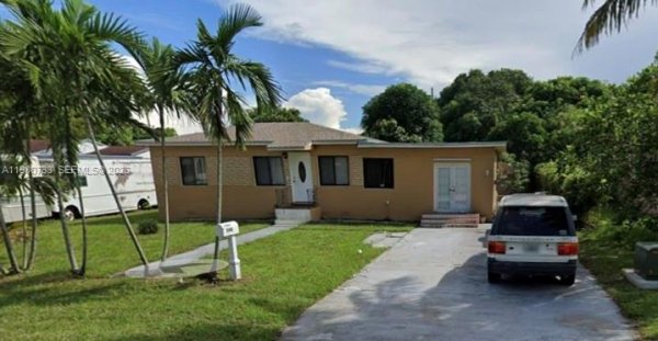 340 NW 147th St Miami, FL 33168