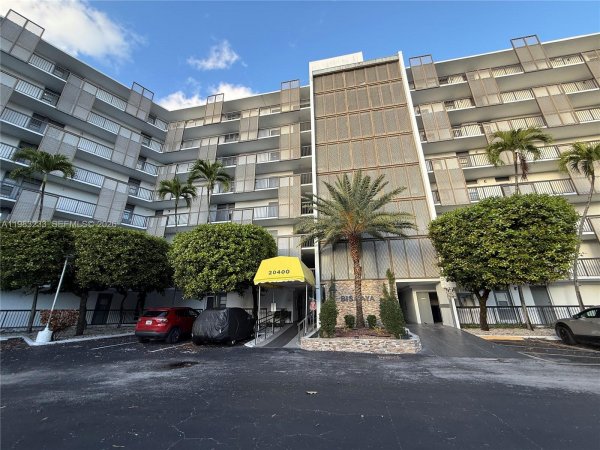 20400 W Country Clb Dr #412 Aventura, FL 33180