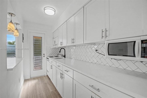 60 NW 79th St #10 Miami, FL 33150