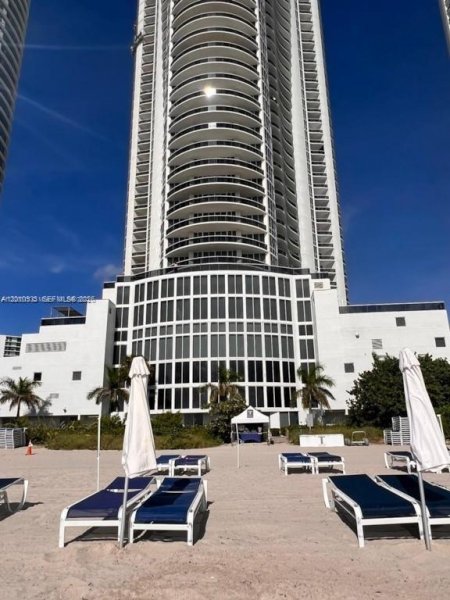 15811 Collins Ave #2802 Sunny Isles Beach, FL 33160