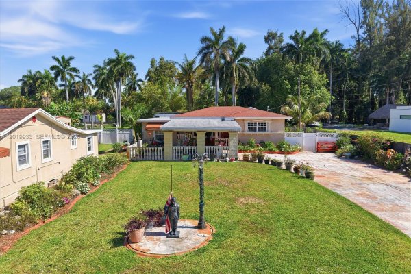 55-57 NE 156th St Miami, FL 33162