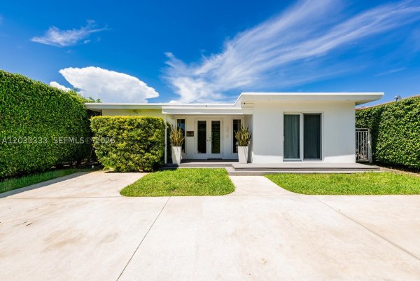 575 W 50th St Miami Beach, FL 33140