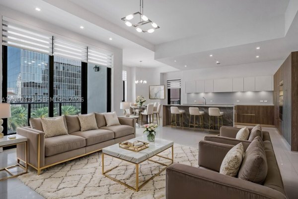 275 Giralda Ave #6C Coral Gables, FL 33134