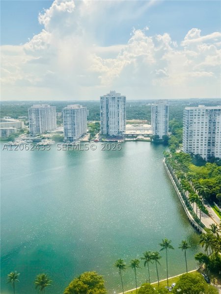 18181 NE 31st Ct #PH03 Aventura, FL 33160