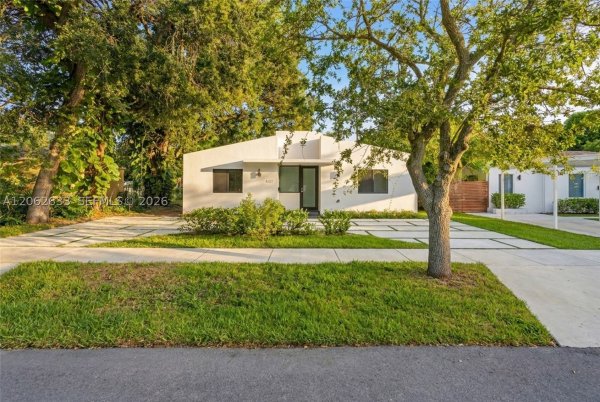 6421 SW 59th Ave South Miami, FL 33143