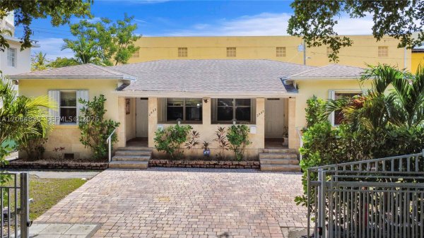 2532 SW 27th St Miami, FL 33133